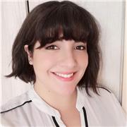 Profesora de teatro musical con estudios de yoga para niños, cine y tv